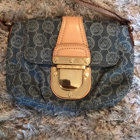 Beautiful Michael Kors crossbody - Picture 2 of 6